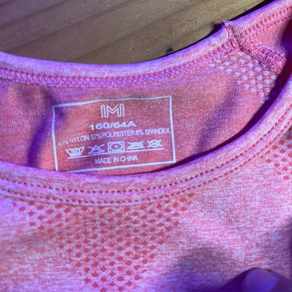 4 working out shirts for women that are great and have gorgeous colors. - Picture 4 of 7